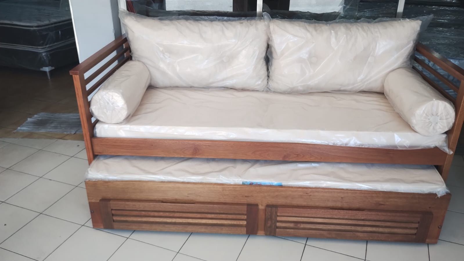 Sofá-Cama em Madeira Lisboeta